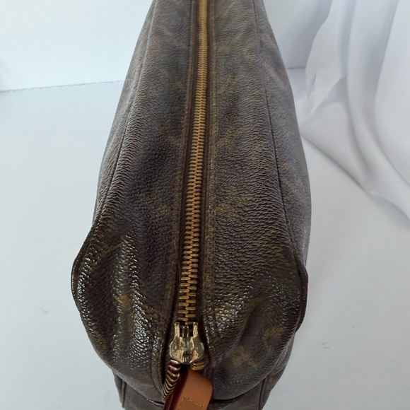 Louis Vuitton Monogram Canvas Toiletry Pouch with Tan Strap - Picture 5 of 11